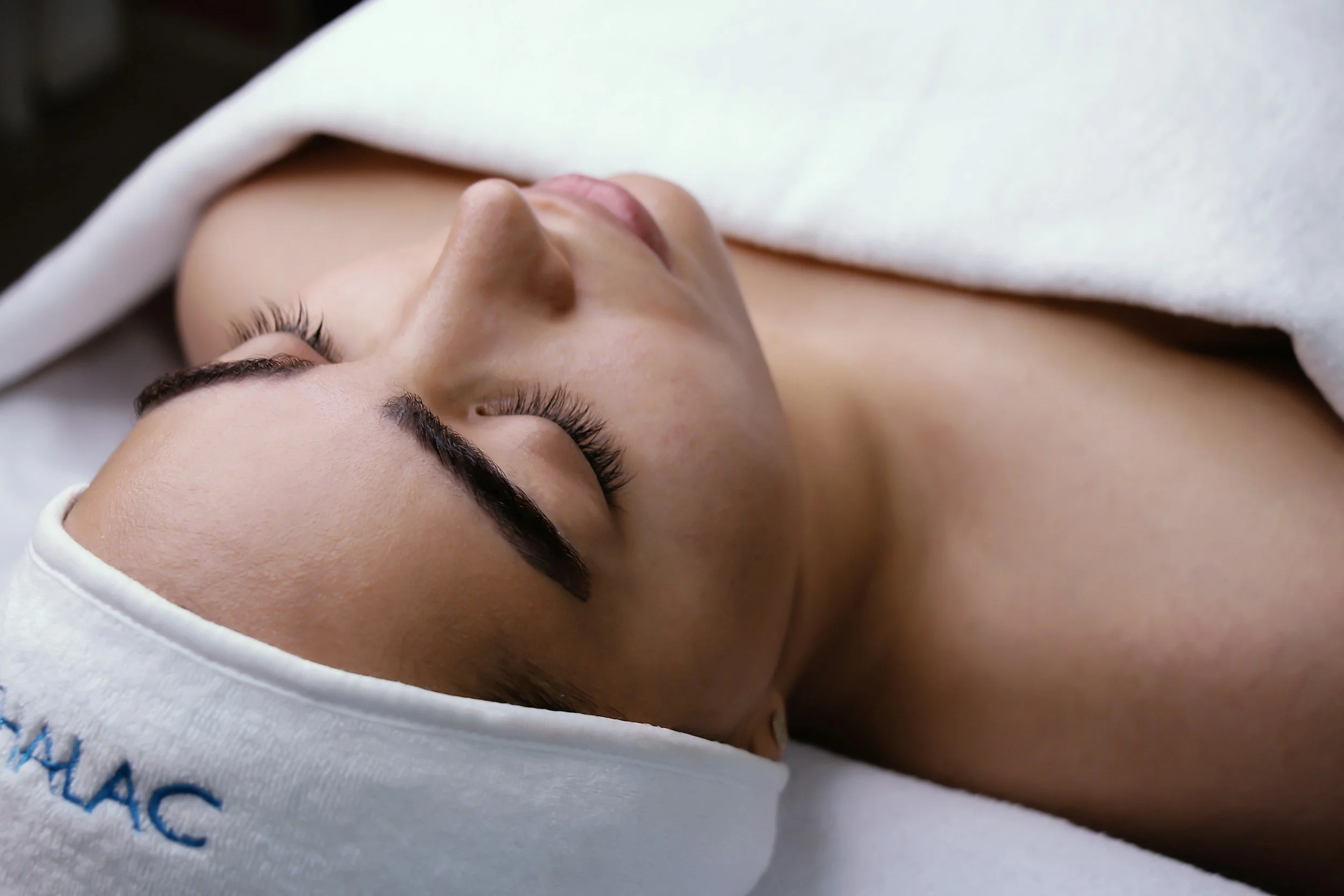 Deep Skin Renewal Facial Treatments Designed to Cleanse, Balance, and Restore Natural Glow