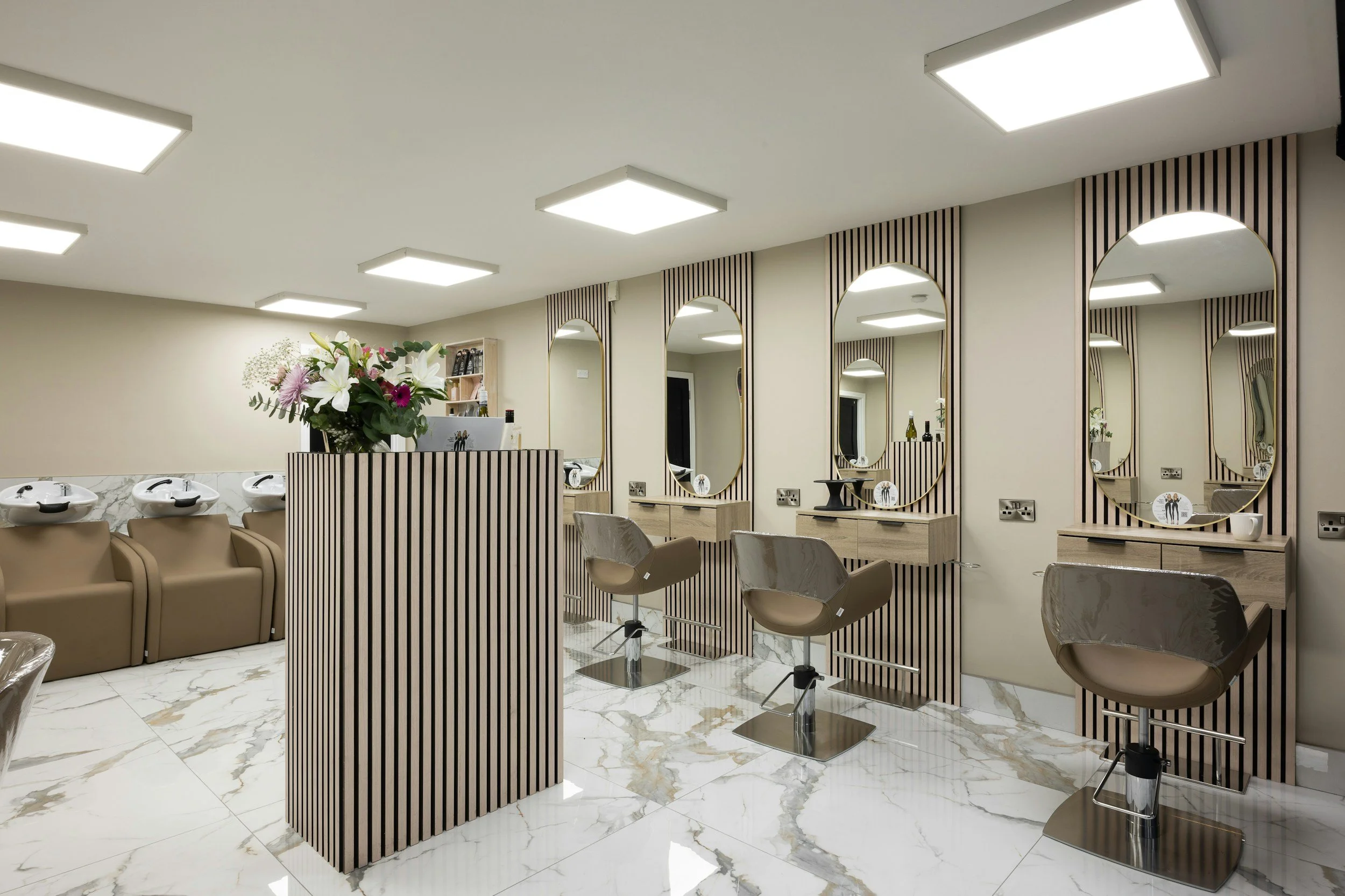 What You Can Expect When Visiting a Luxury High-End Hair Salon 