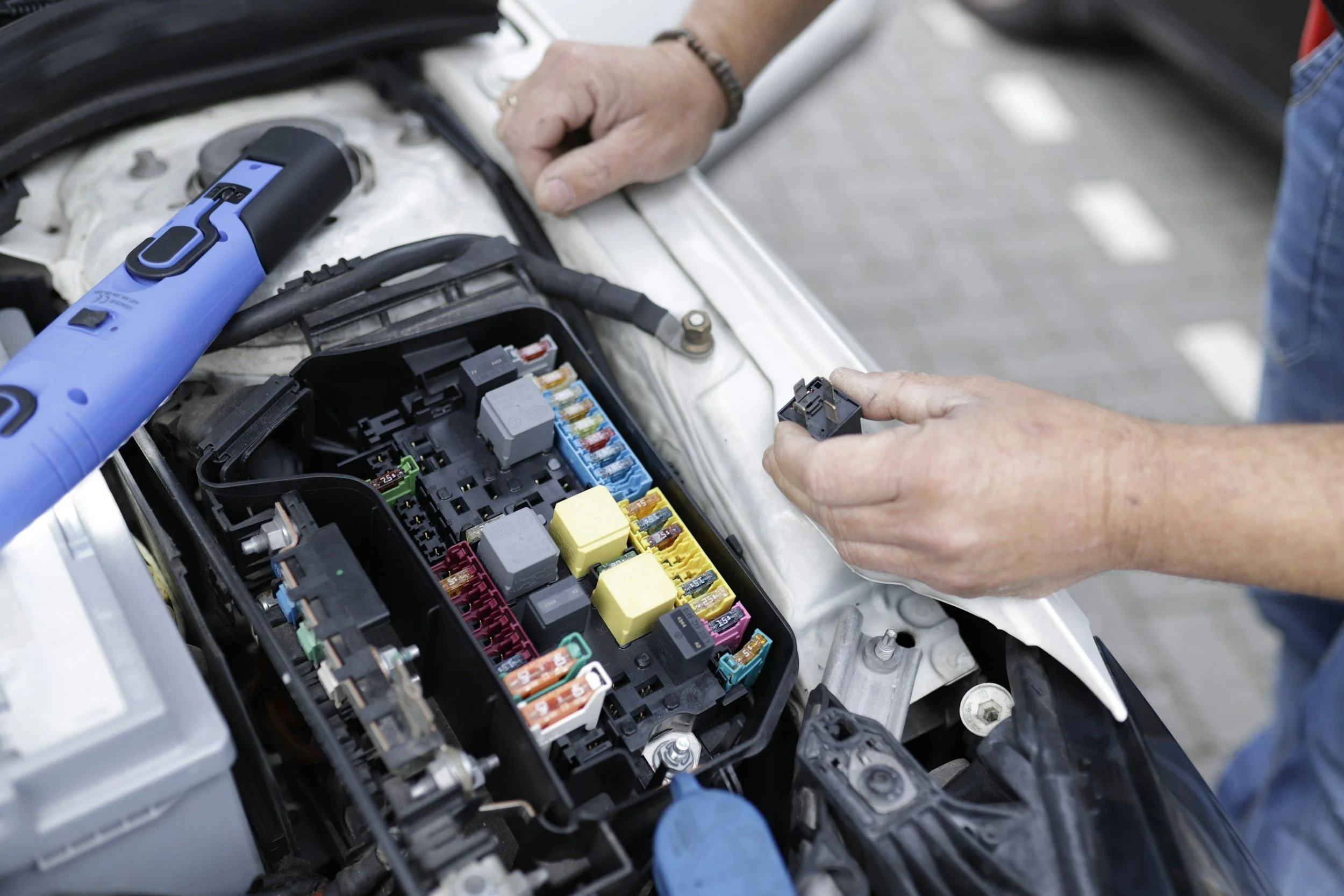 What Sets a True Full-Service Auto Shop Apart From a Quick-Lube Chain