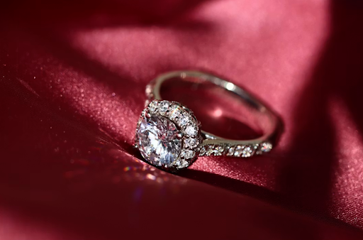 Gold Rings vs Diamond Rings: Which Should You Buy in 2026?