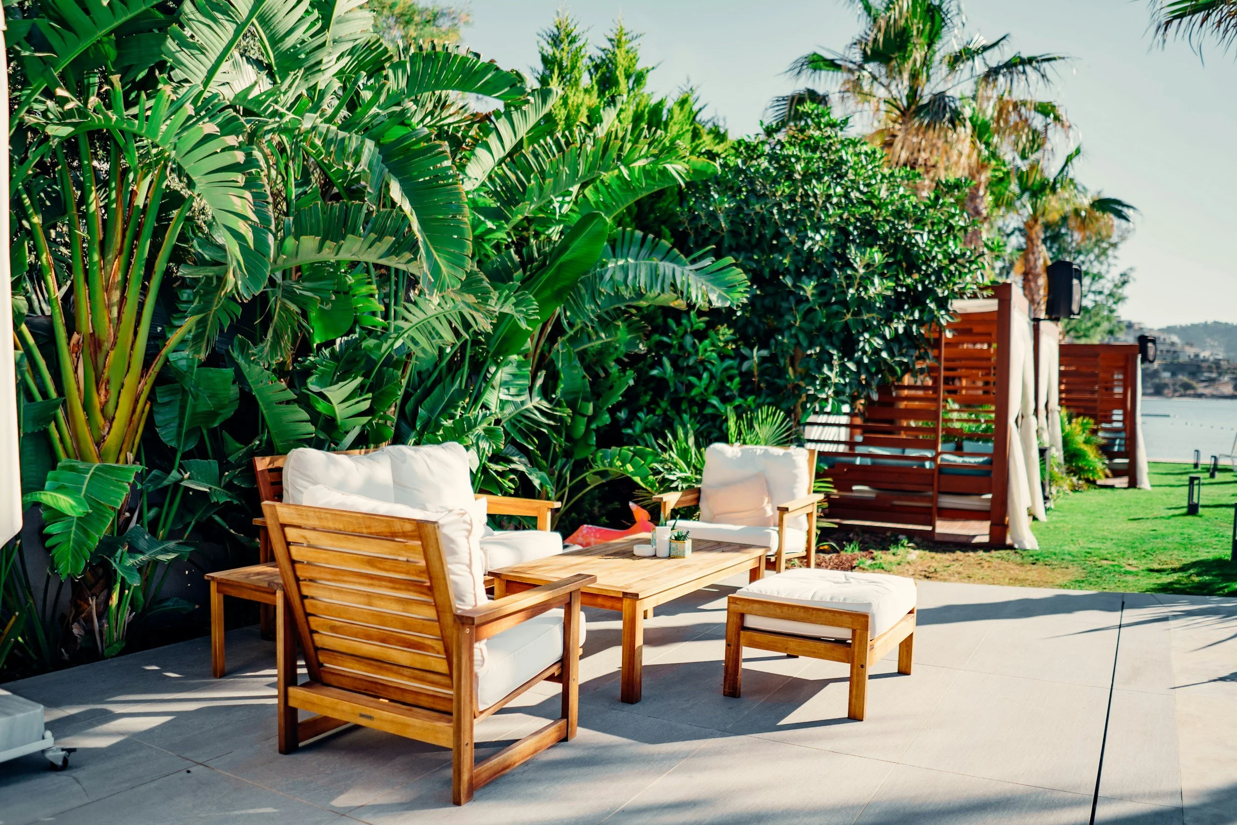 The Growing Impact of Artificial Green Walls in Modern Interior and Exterior Design