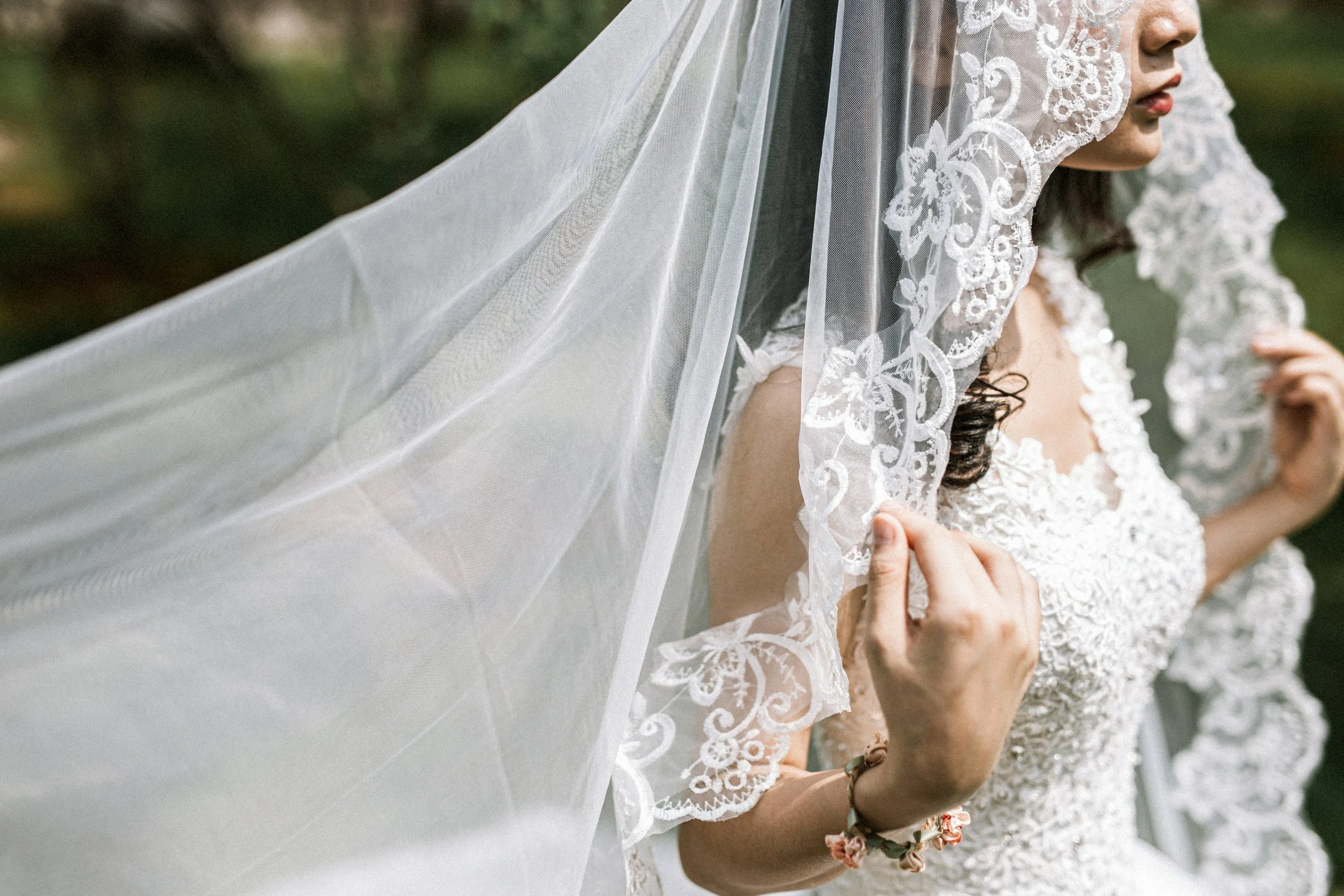 Veils, Bows, and Statement Hats: Why Bridal Accessories Are Having a Big Moment in 2026