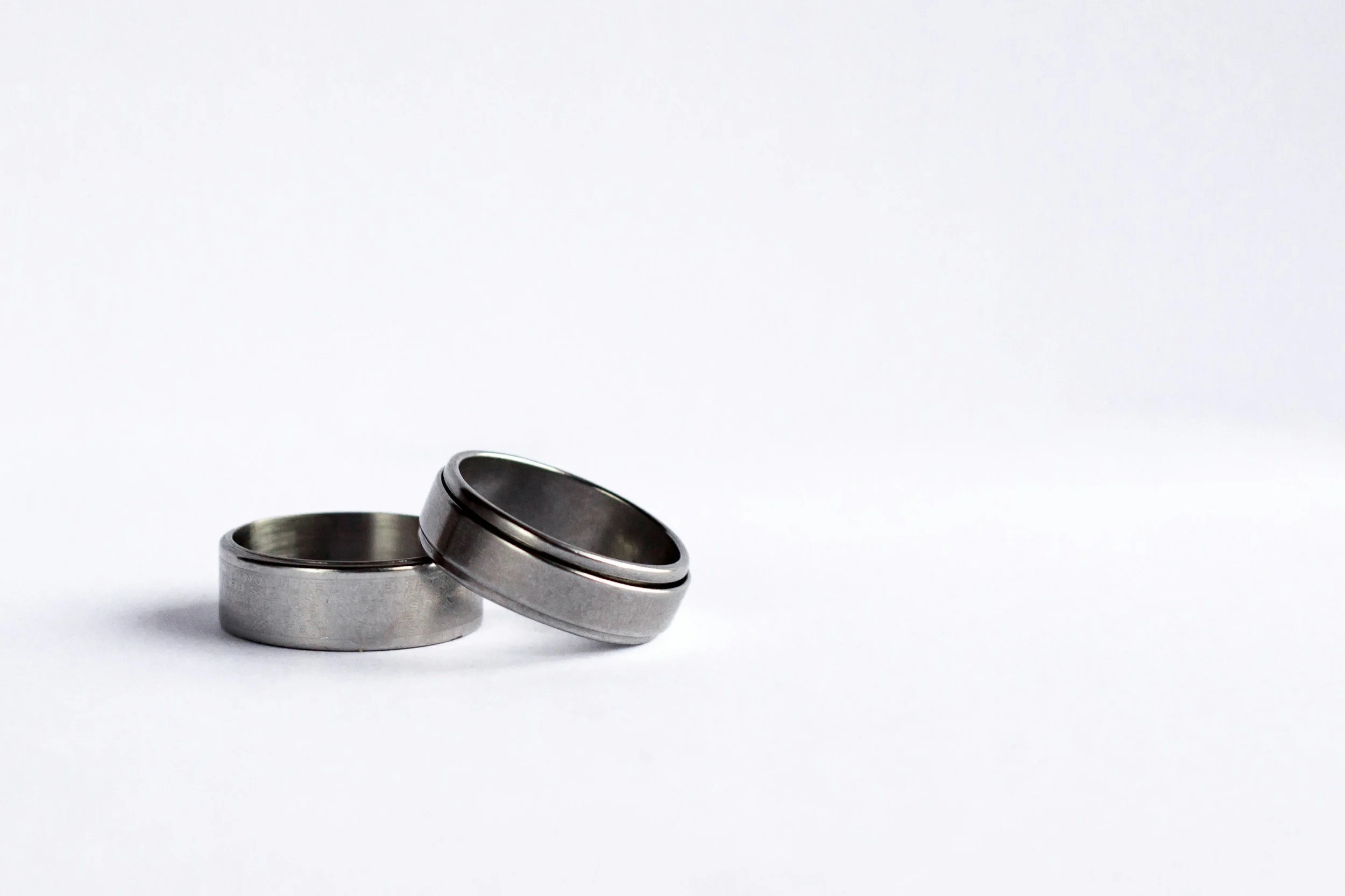 Do Stainless Steel Rings Tarnish? The Truth About Grades, Dullness, and How Long They Really Last