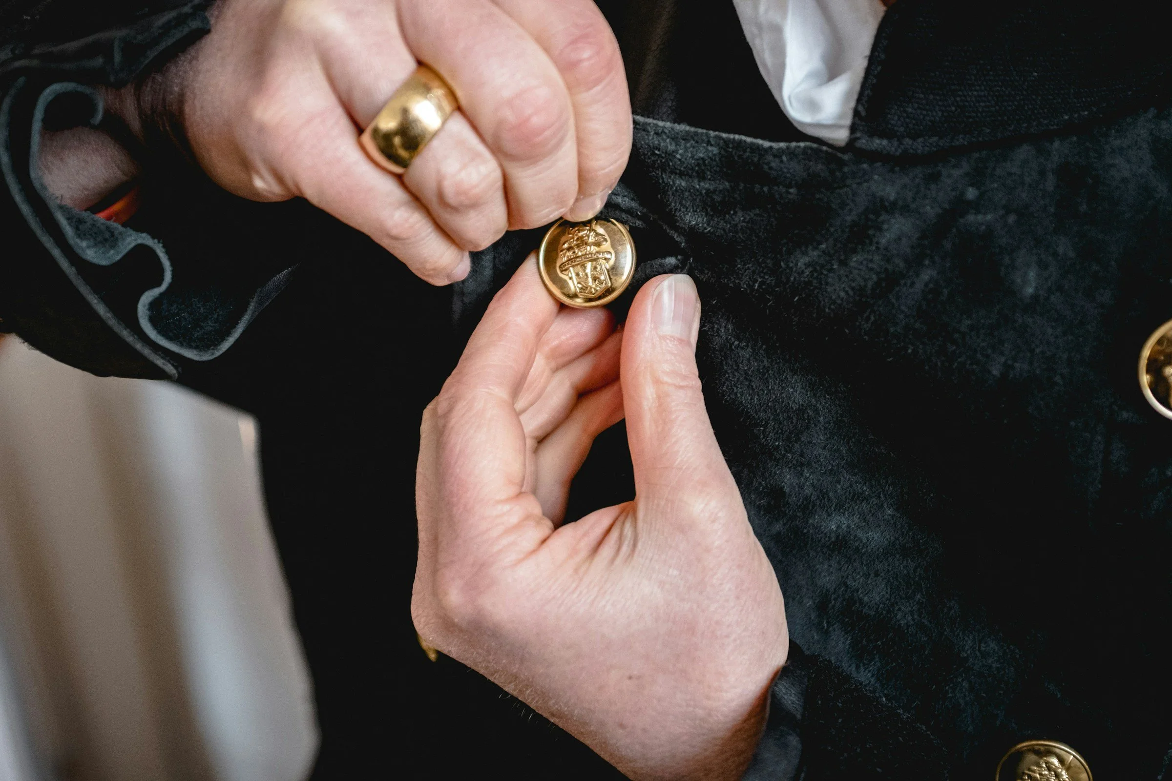 Why Sculptural Hardware Is Becoming a Signature Detail in Fashion Accessories?
