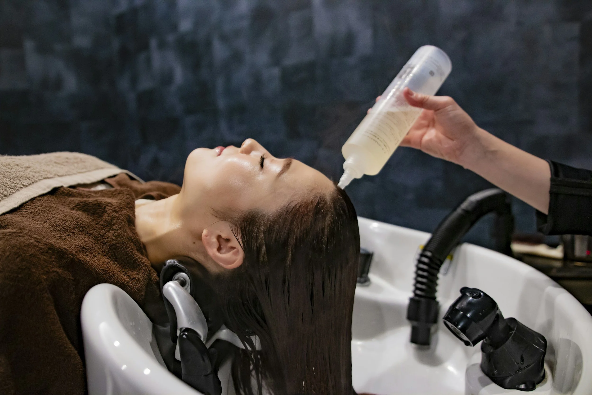 How Singapore's Hair Colouring Salon Deliver Consistent Results