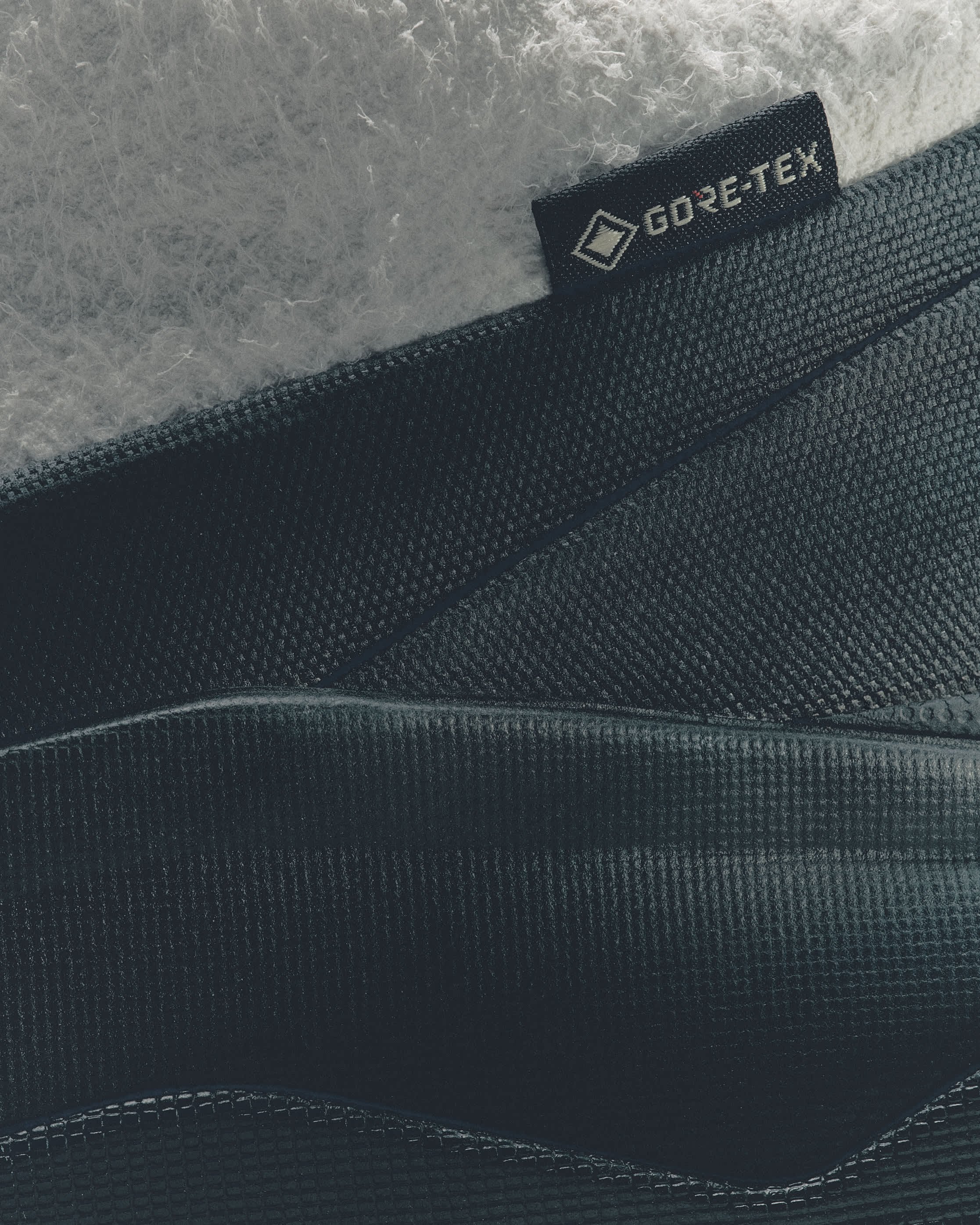 MONCLER TRAILGRIP APEX GTX_MEN'S ONLY_00000003.jpg