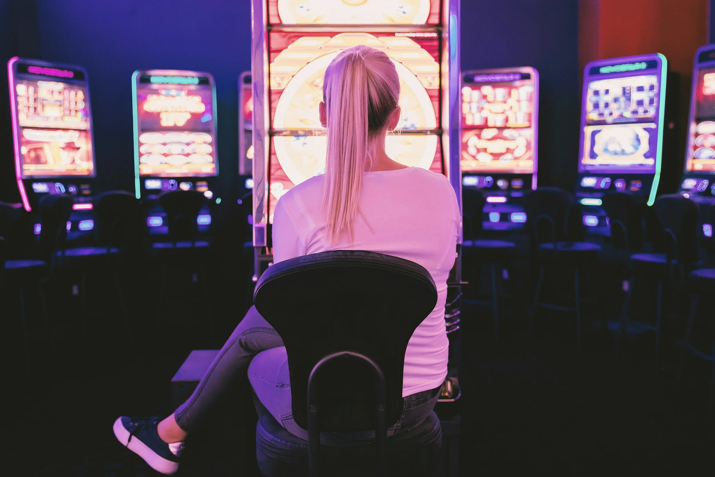 The Rise of Live Casino Gaming: Bringing the Table to the Screen