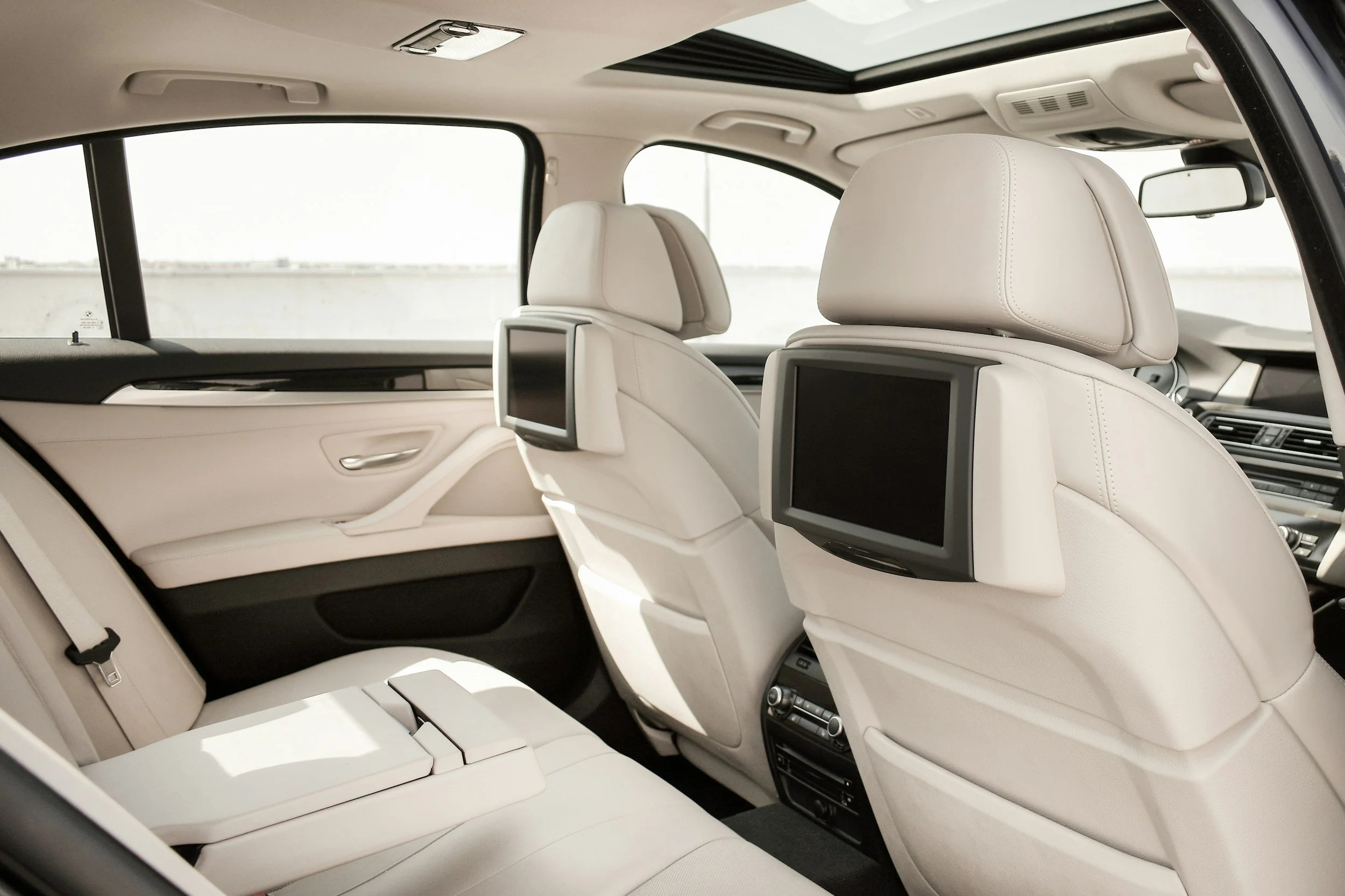 7 Things to Consider Before Buying Custom Seat Covers for Your Vehicle