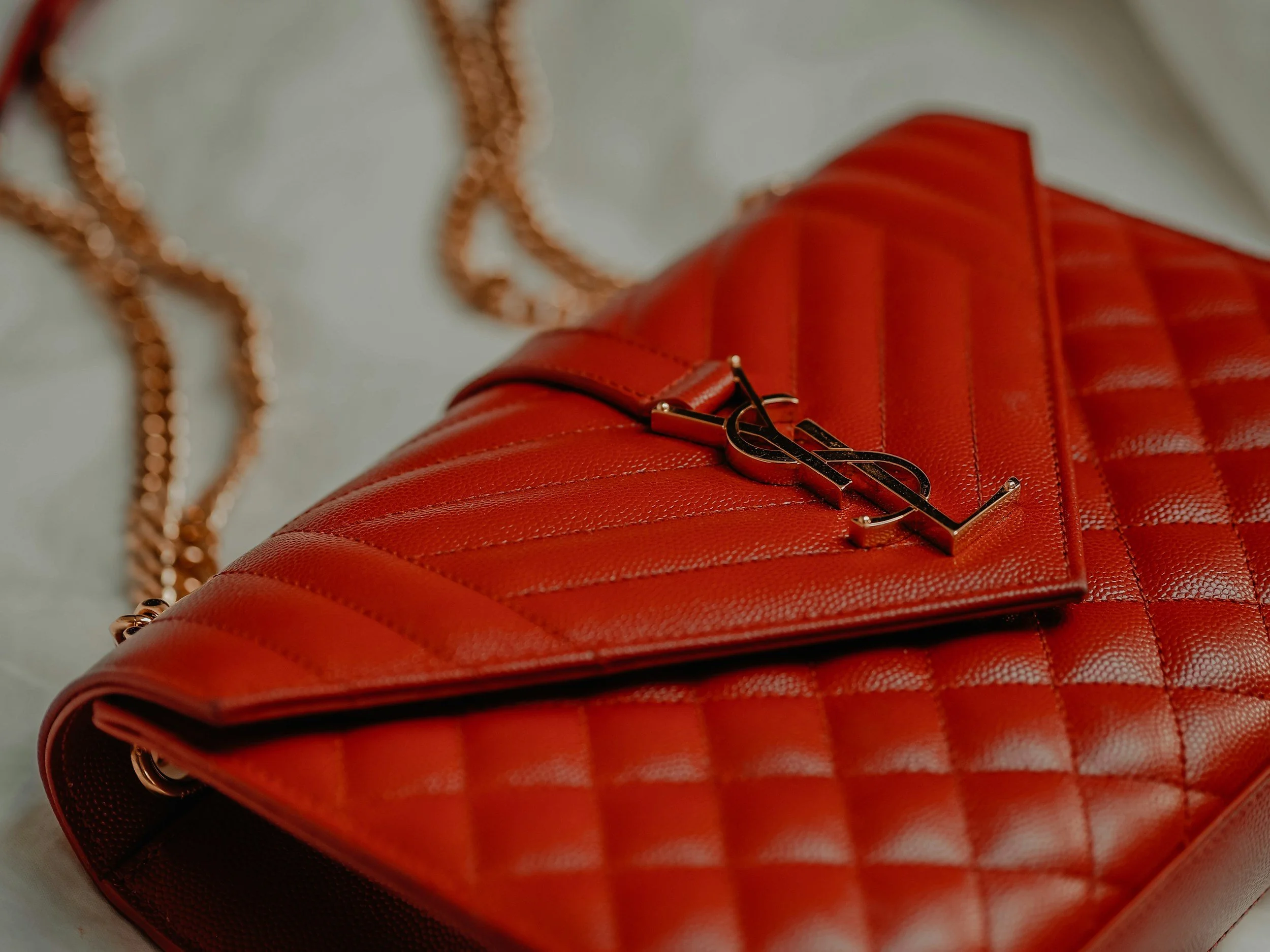 Soft Structure: Why the Quilted Tote Fits the Way We Dress Now