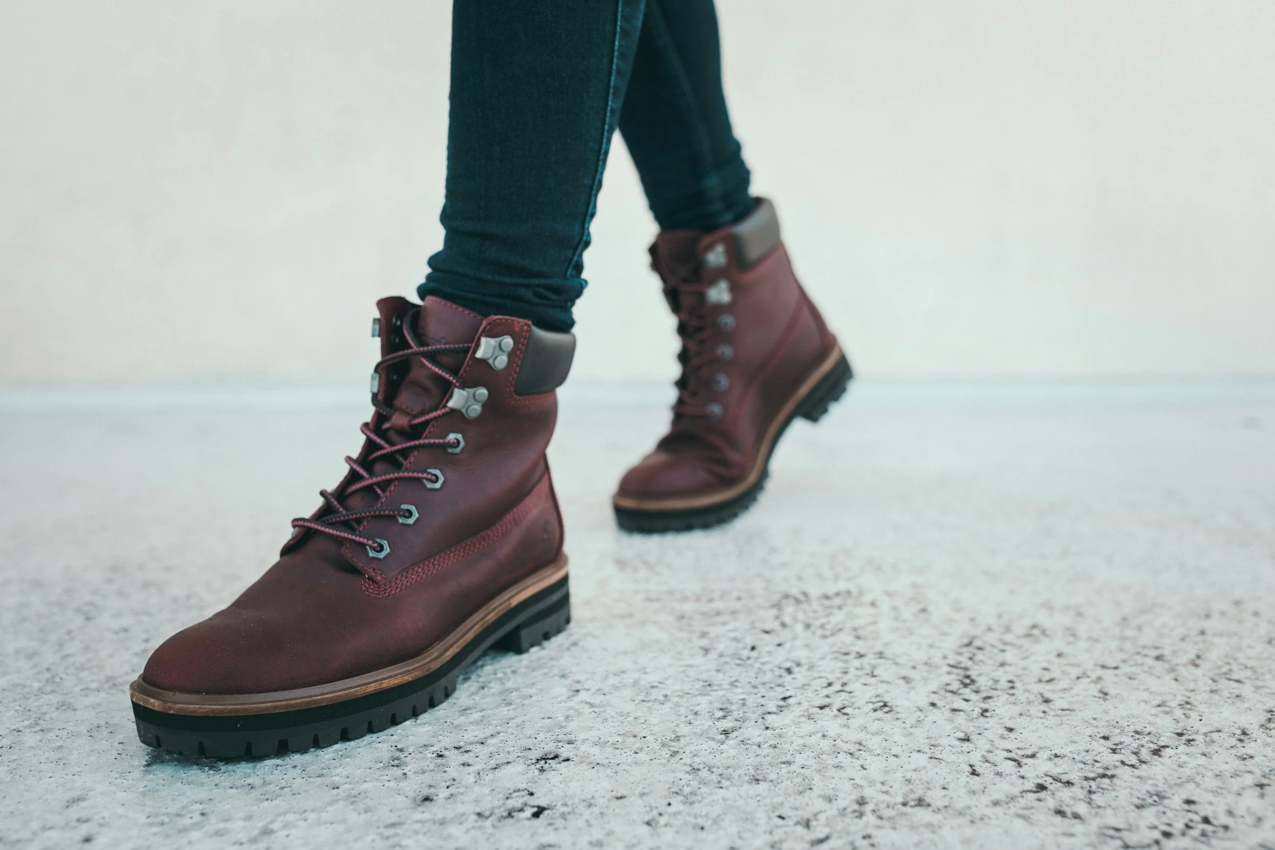 What Types of Women’s Boots Are Best for Fall and Winter Outfits?