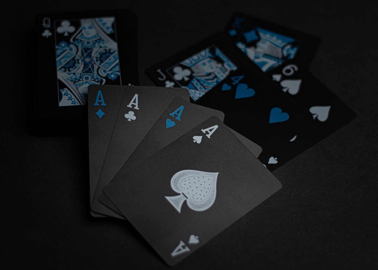 A Beginner's Guide to the Basics of Poker Hands
