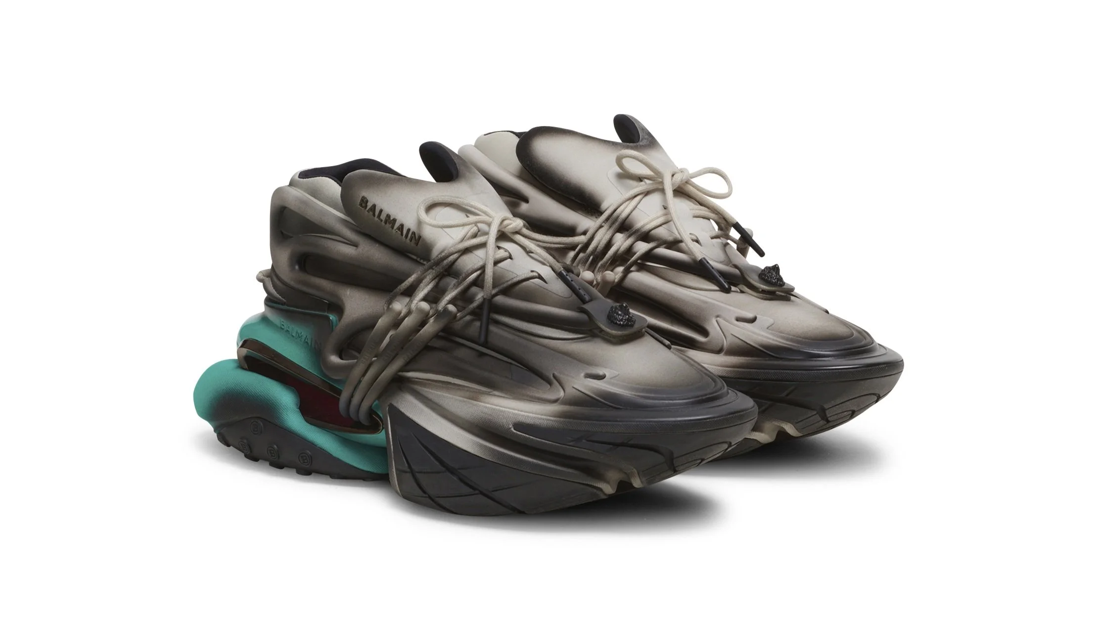 Balmain and Space Runners Unveil Multi-World Augmented Reality Show During Metaverse Fashion Week 