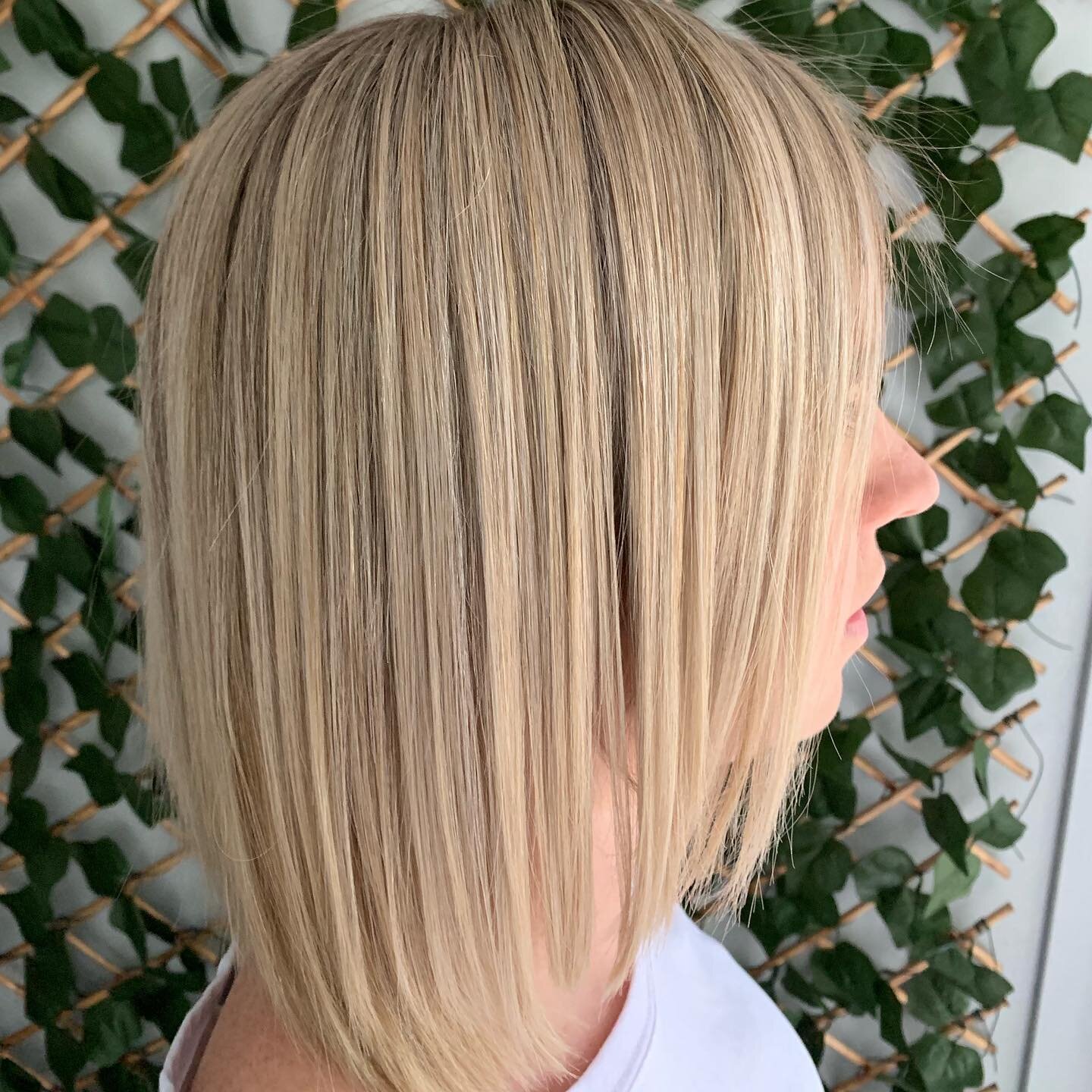 I know.. I know.. All my content is the same... I can&rsquo;t help it that I&rsquo;ve found my love 😜

Multidimensional blondes are a way of life.

This Bombshell created with #blondme #olaplex and #shadeseq 
Just obsessed with that flow 😍