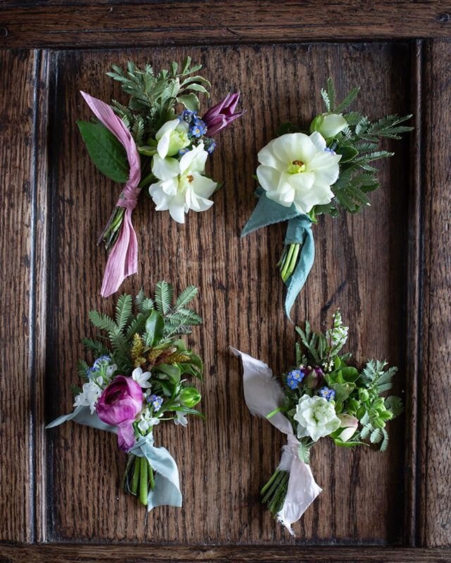 Buttonhole making is the therapeutic moment of seated calm on the eve of a wedding after  2, often 3 solid days on my feet. I relish the relief from large scale installations that these delicate little things bring!
📷@photographedbyjk .
.
.
#Inspire