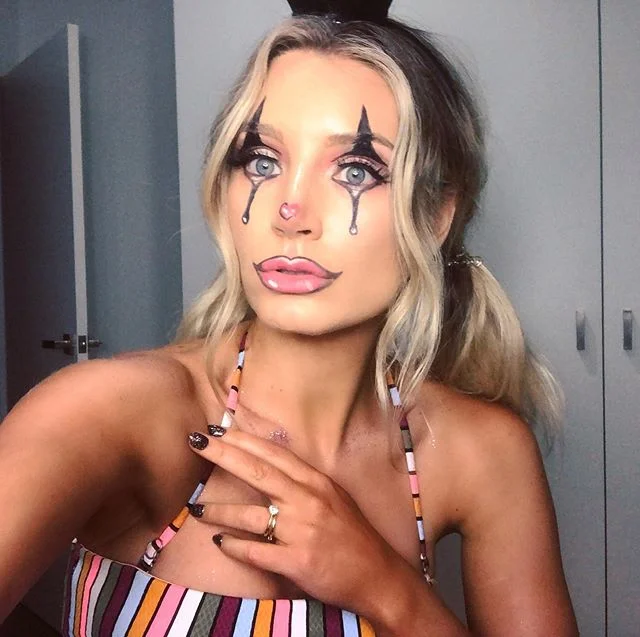 First attempt at Halloween makeup. Pretty sure this is my new go to look 🤹🏼&zwj;♀️
🎃
👻
#halloween #halloweenmakeup #halloweencostume #halloween2019 #happyhalloween #makeuplooks #makeuplook #makeuptutorial #instamakeup #makeupideas #creepyclown #s