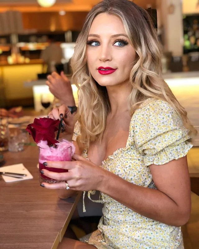 Birthday spam 🌹🎂🥳🥰
.
.
.
#birthday #birthdayparty #happy #happybirthday #birthdaygirl #family #lunch #cocktails #cocktailbar #rose #fairyfloss #pink #fashion #spring #springfashion #floral #makeup #sydney #restaurant #foodie #mondayitis #instagoo