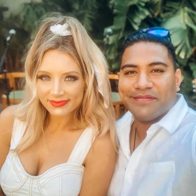 Poolside jams for the @rydgescamperdown #newlook party. Thanks so much to Jess and David for having us and to the rest of the team for your amazing hospitality 💛☀️
.
.
.
#rydgescamperdown #whitechocolate #whitechocolateduo #poolparty #poolside #jam 