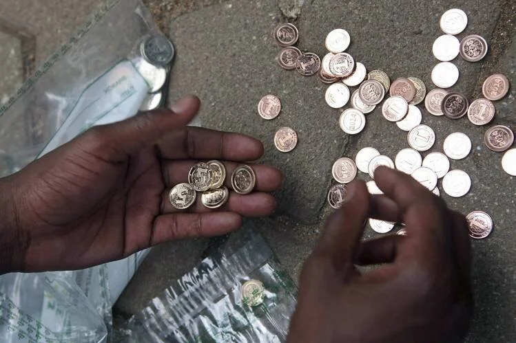 Zimbawe: Chinese company denies paying workers in rejected bond coins