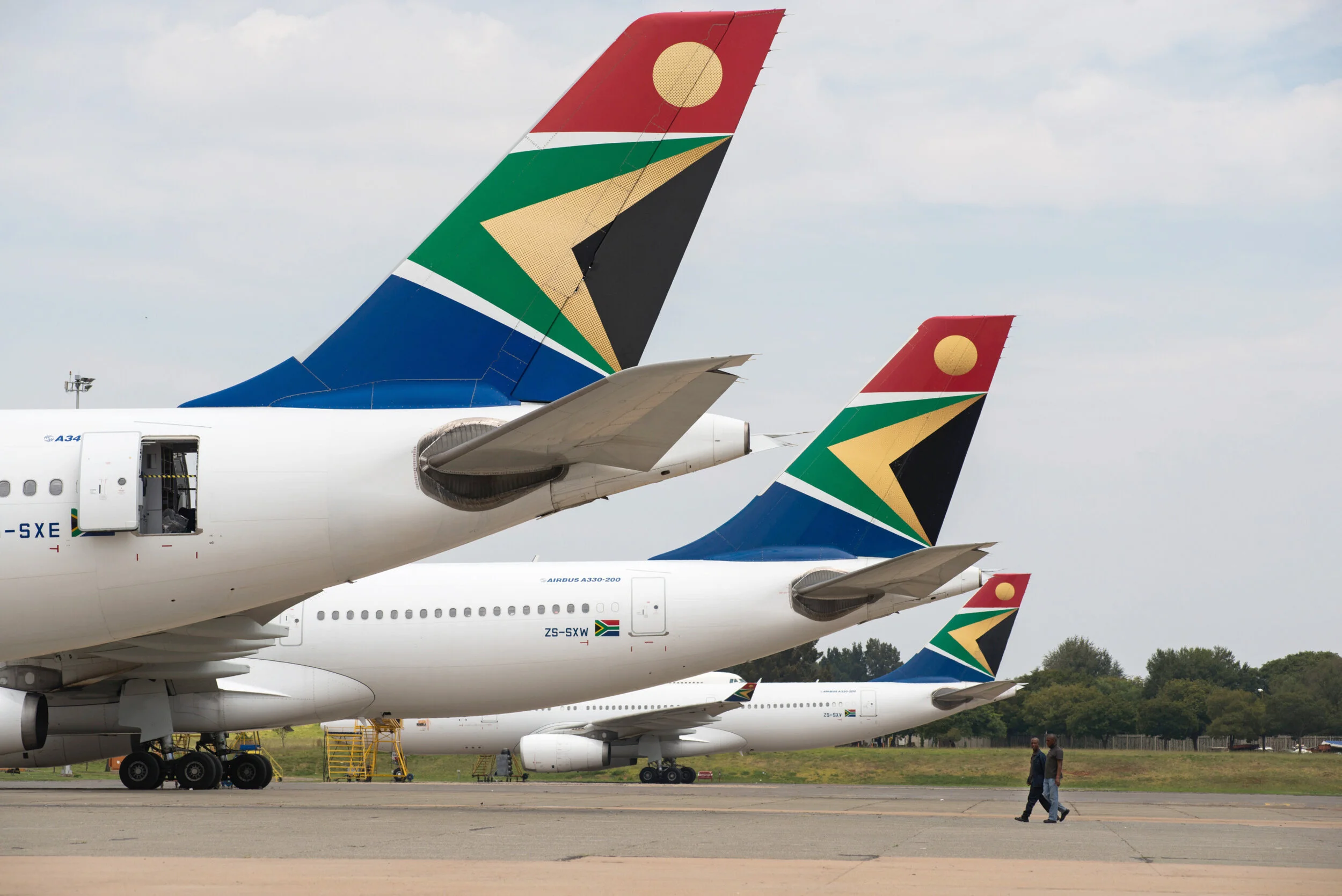 Struggling South African Airways grounds flights
