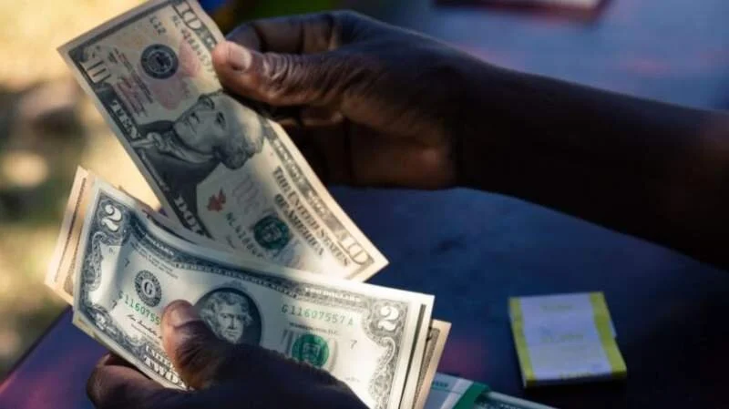Zimbabwe moves to curb currency black market