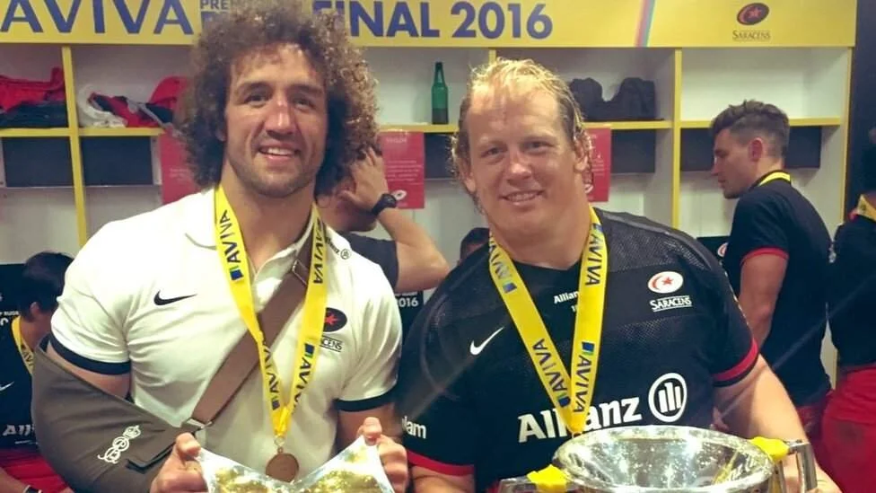Glasgow Warriors player-coach volunteers for UK health service 