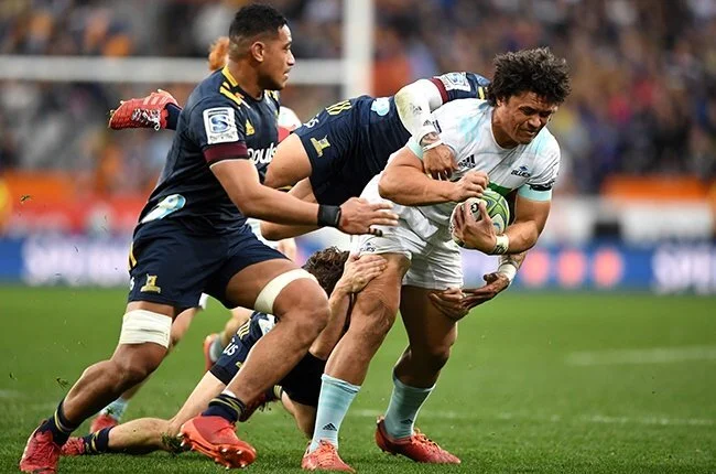 Super Rugby: The tree trunk strikes again!