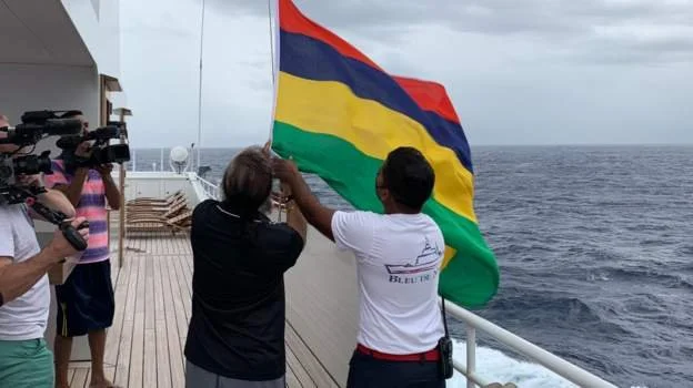 Mauritian flag raised on Chagos-bound boat