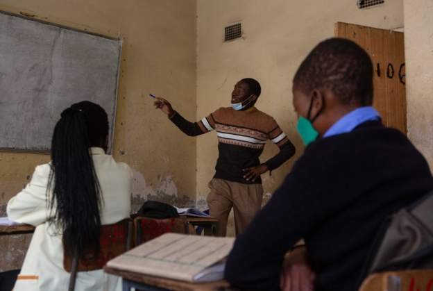 Split as some Zimbabwe teachers end pay strike