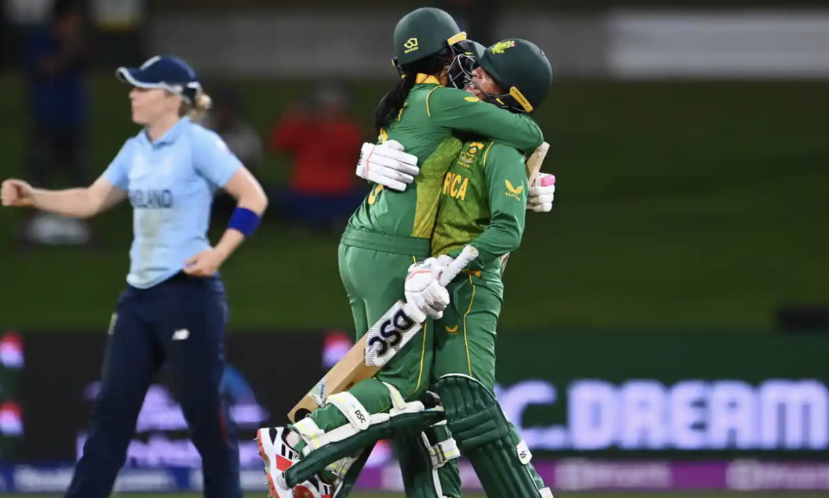 Cricket World Cup: England on brink after South Africa defeat