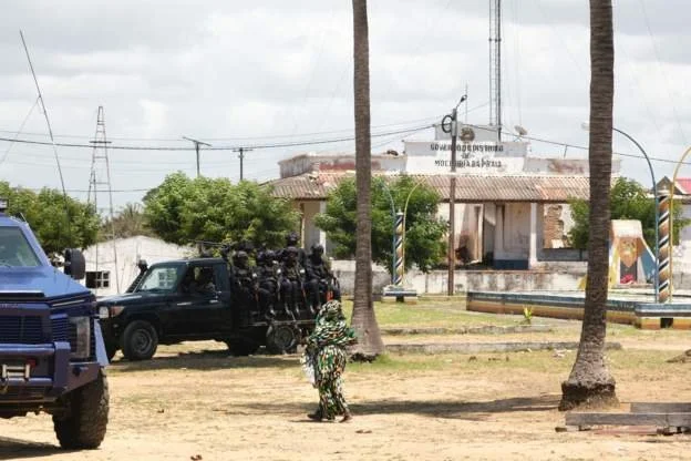 Mozambique urges 'knives and machetes' war on jihadists