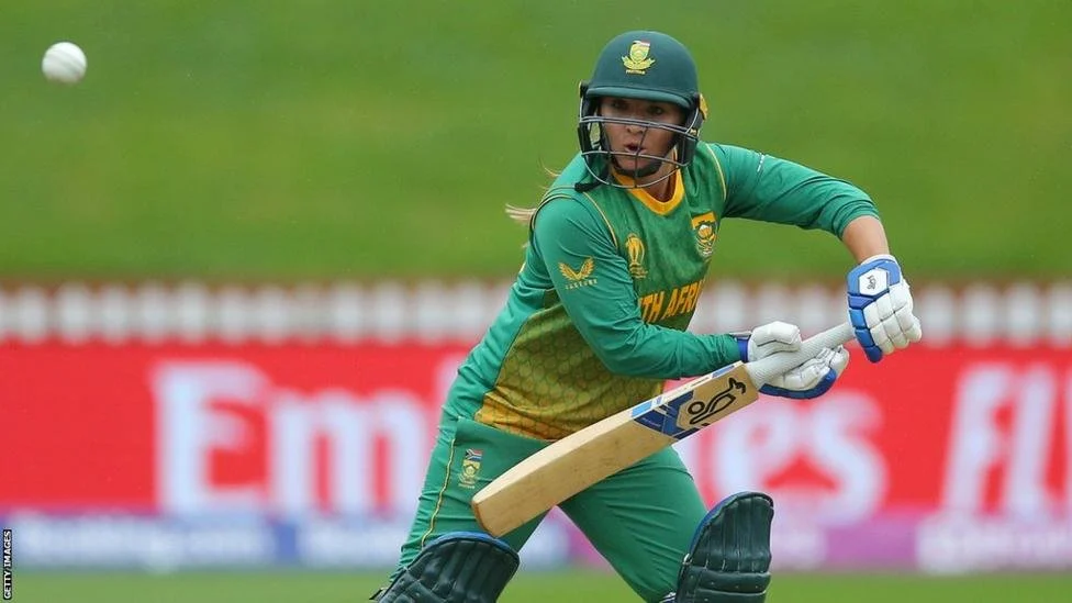 Mignon du Preez: South Africa batter retires from international cricket