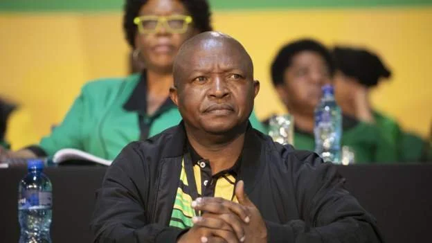 Ramaphosa asks deputy to delay resignation