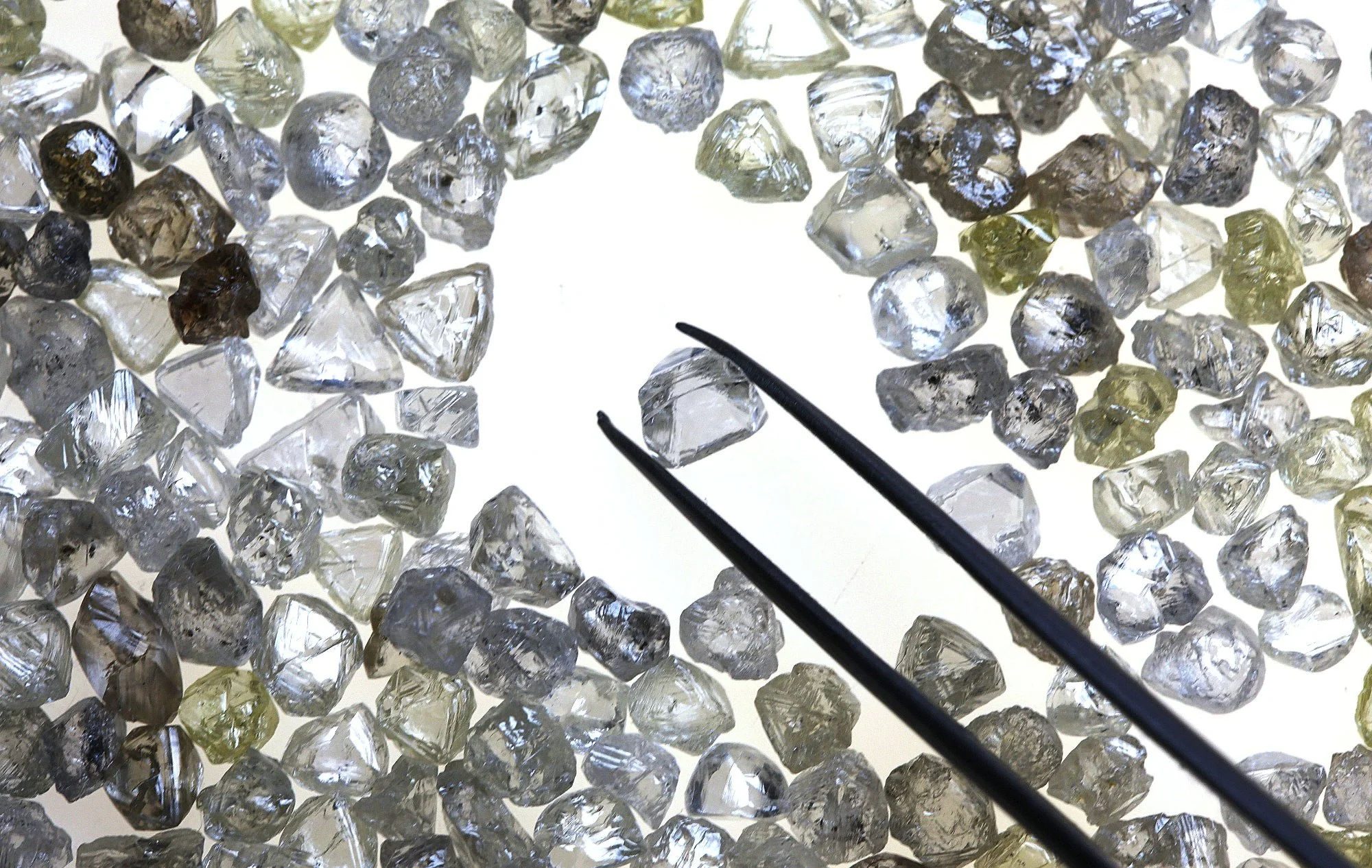 De Beers and Botswana Strike Deal on Diamond Sales After Tense Talks