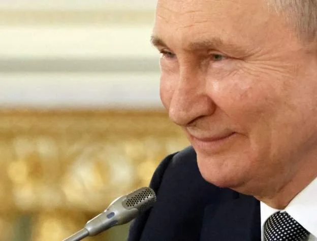 Putin gifts Zimbabwe's president a helicopter - ministry