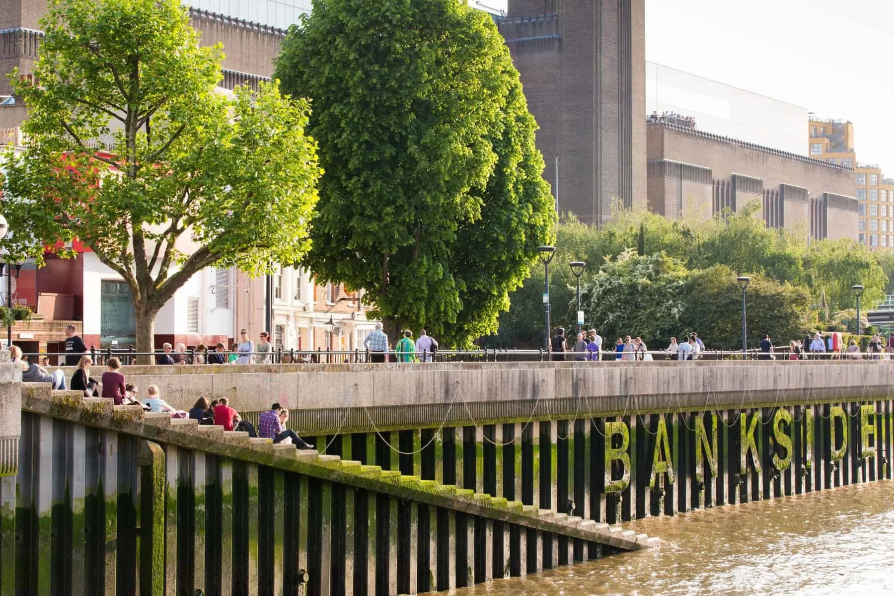 BANKSIDE, LONDON - TUESDAY 13TH OCTOBER