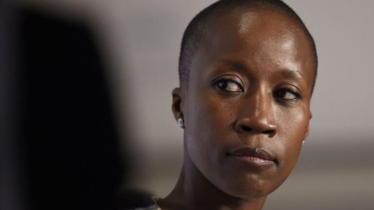 Rokia Traoré: Paris court releases Mali singer but backs extradition