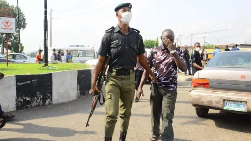 Nigeria extends coronavirus lockdown in main cities