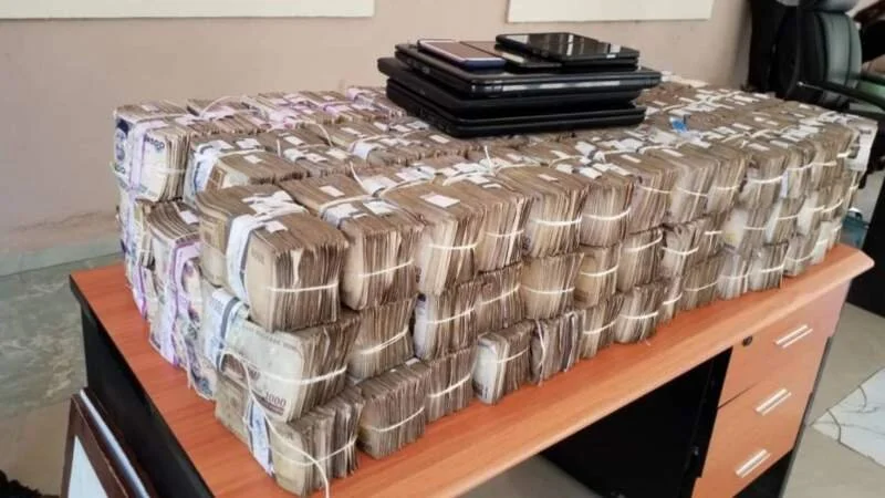 Nigeria: Chinese nationals arrested with $250,000 bribe 