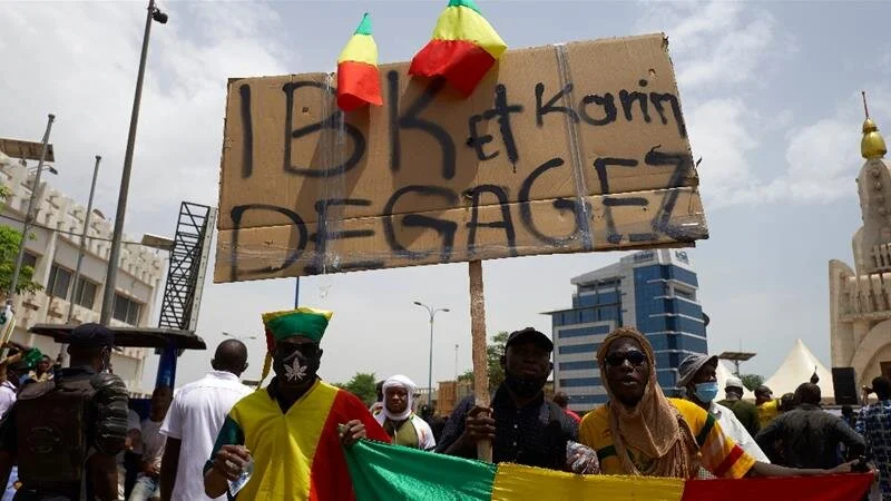 Huge crowds rally to demand Mali president steps down