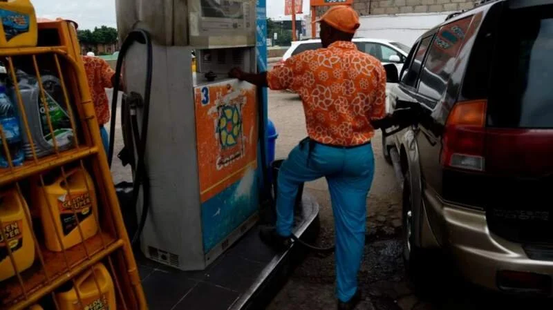 Nigerian union threatens to strike over petrol price hike