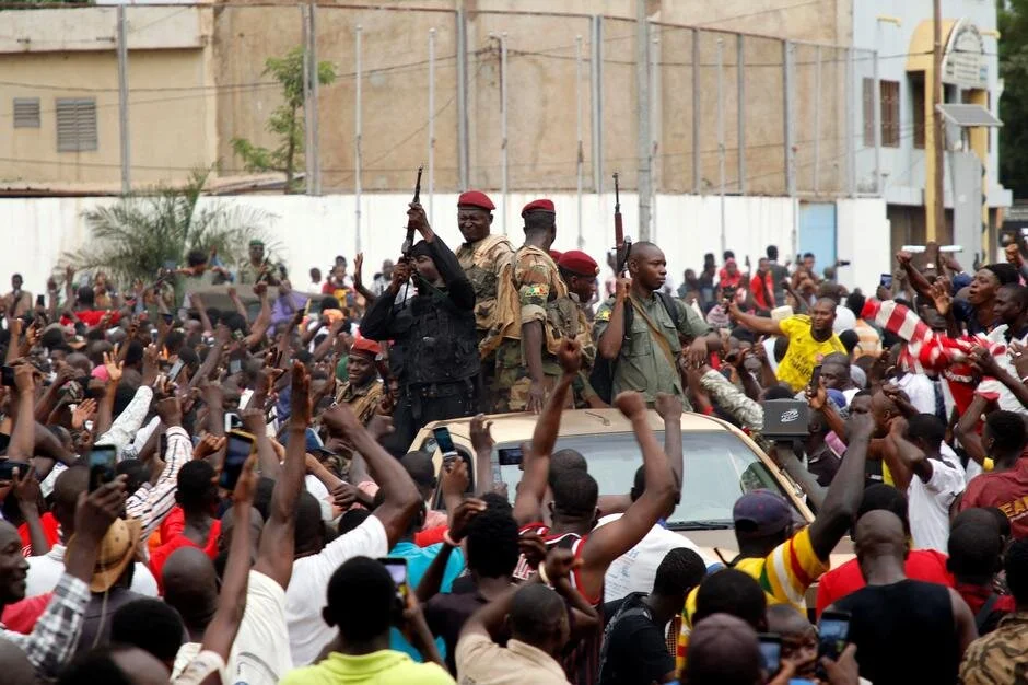 AU backs calls for Mali junta to hand over to civilian rule