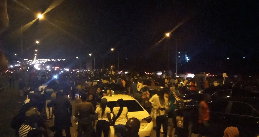 Nigeria: #EndSars - Thousands stranded as protesters block Abuja airport road