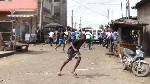 One dead after Ivorian police open fire at protesters
