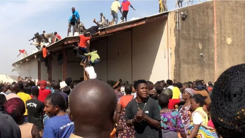 Nigeria protests: Police chief deploys 'all resources' amid street violence