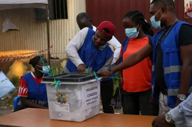 Ghana elections: President Akufo-Addo takes early lead