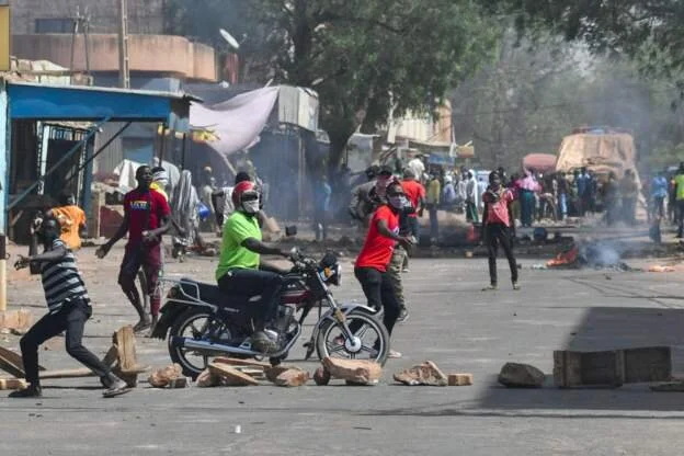 Niger reporter's house burnt amid election protests