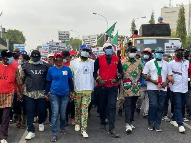 Nigerian unions stage protests over minimum wage 
