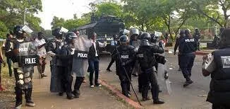 Liberia gets tear gas to enforce Covid restrictions 
