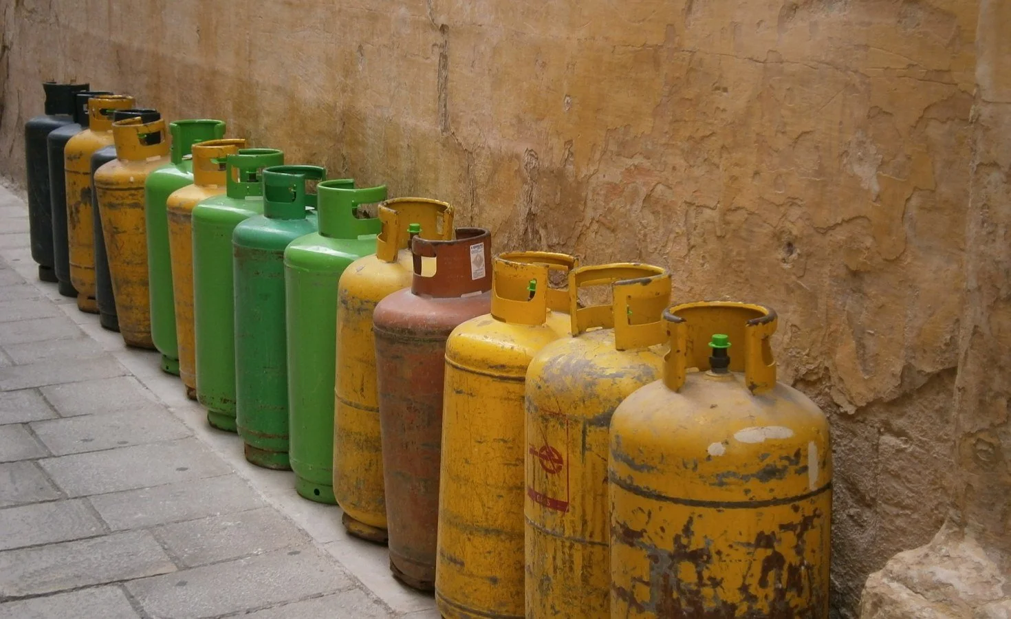 Nigeria Exporting Gas While Citizens Can't Buy Due to Price Surge - Economist