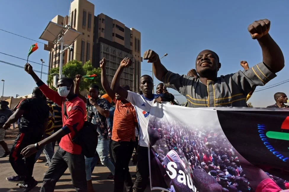 Burkina Faso: Tear gas fired at protesters decrying Islamist attacks